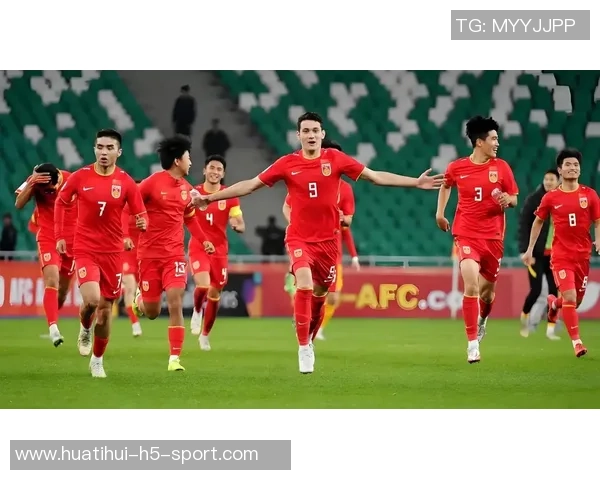 U23国足今晚身穿白色球衣迎战红色主队越南队全力争胜